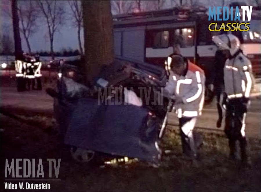 MediaTV Classics (1995): Auto tegen boom eist verkeersdode Schieveensedijk Rotterdam (video)