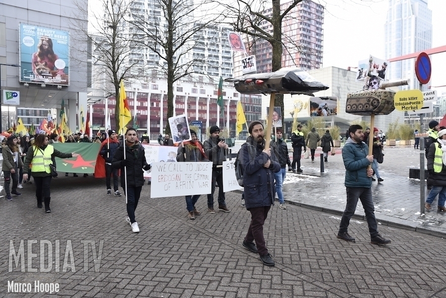 Koerden demonstreren tegen geweld in Syrië in centrum Rotterdam (video)