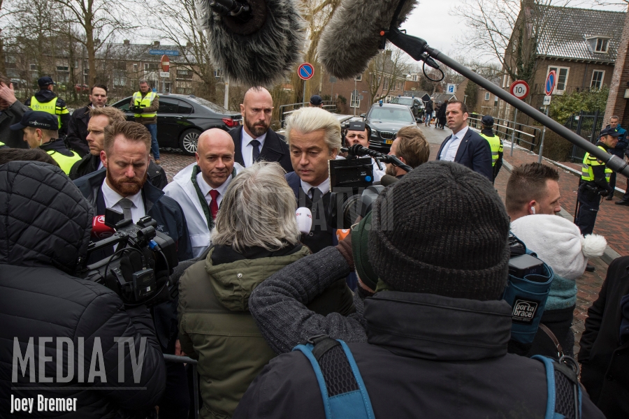 Geert Wilders bezoekt markt Spijkenisse in aanloop gemeenteraadsverkiezingen
