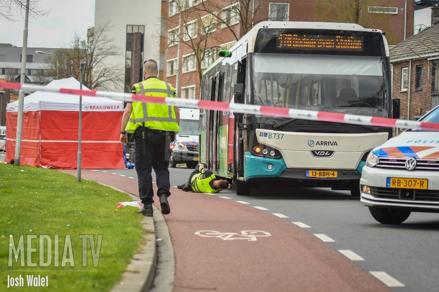 14-jarig meisje overleden na aanrijding met passagiersbus Thorbeckelaan Gouda (video)
