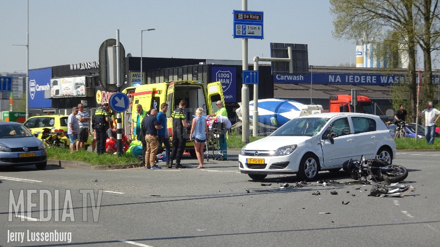 Motorrijder zwaargewond na botsing met auto Stadionweg Rotterdam