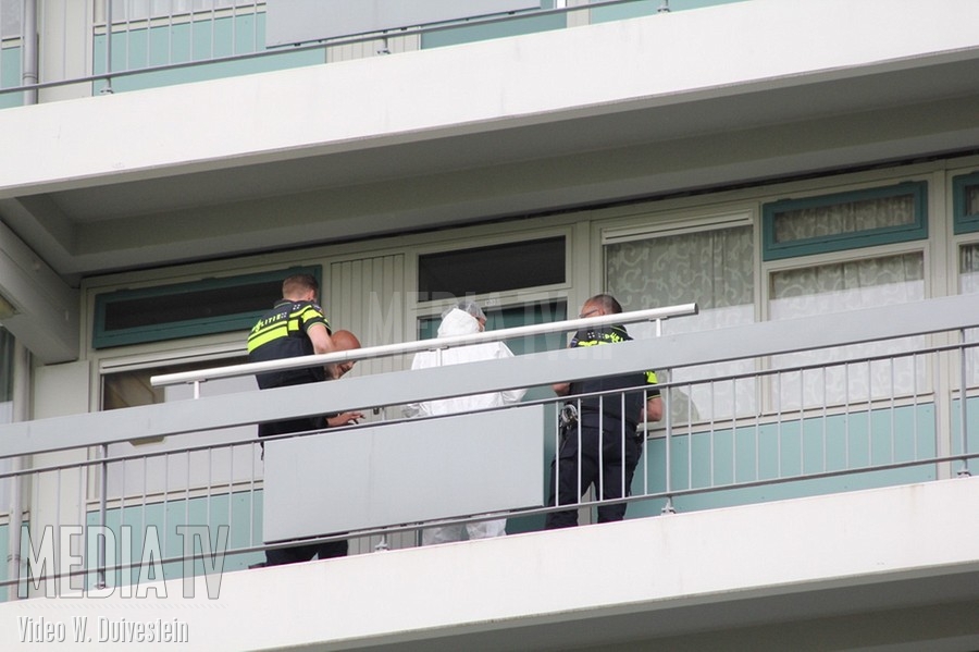 Twee doden aangetroffen in woning Tagoreplaats Rotterdam (video)