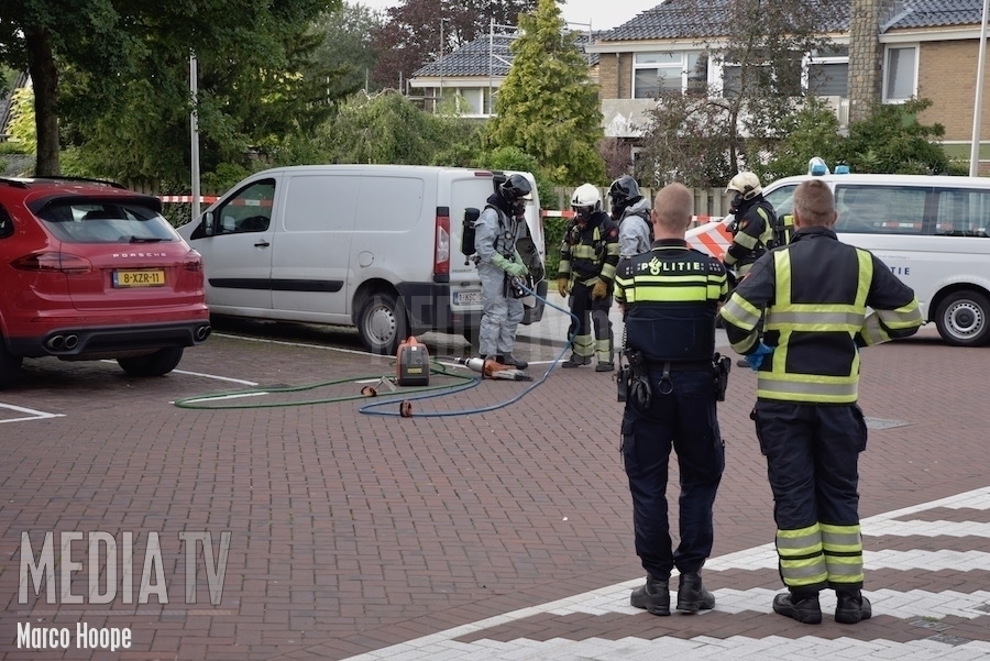 Brandweer knipt auto open na vermissing Anjerstraat Rozenburg
