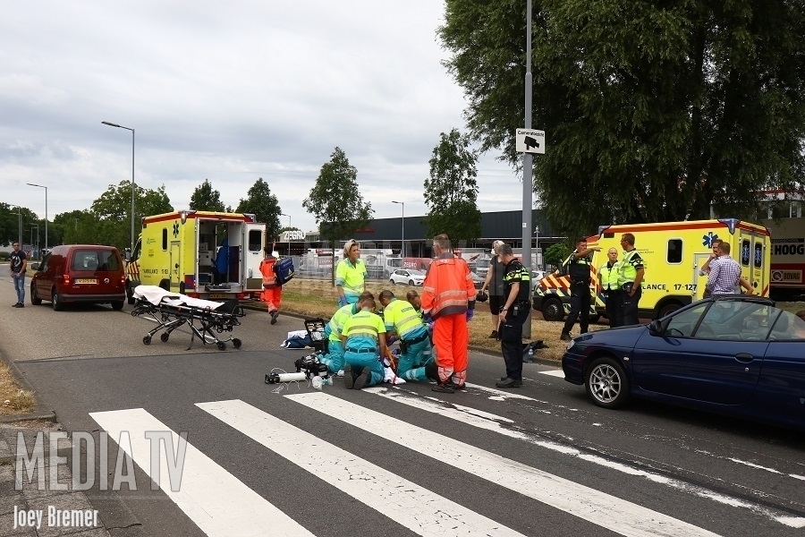 Fietser zwaargewond na aanrijding met bestelauto Matlingeweg Rotterdam (video)