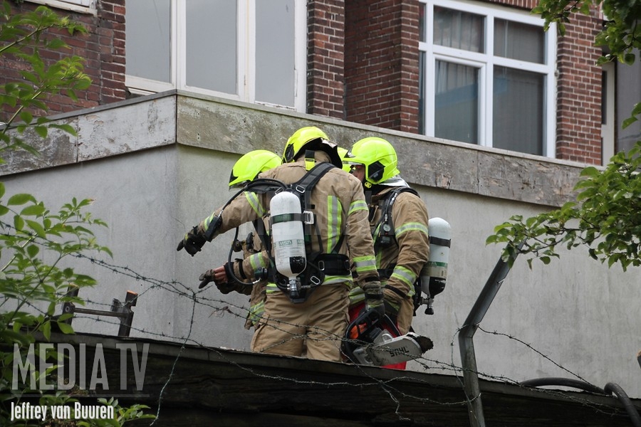 Rookontwikkeling in woningen door brand in schuur Hendrik Idoplein Rotterdam