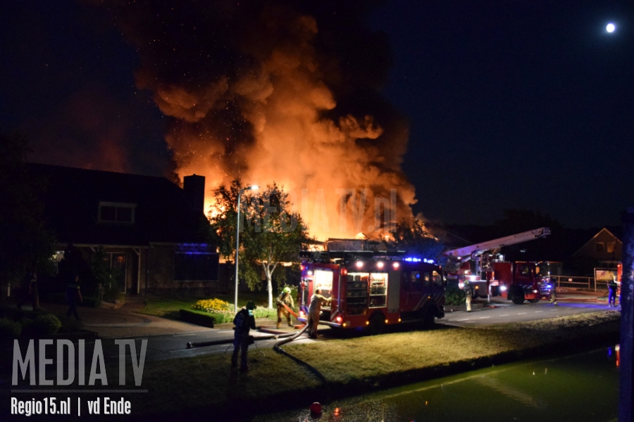 Brandweer Hoek van Holland assisteert bij grote brand in 's-Gravenzande