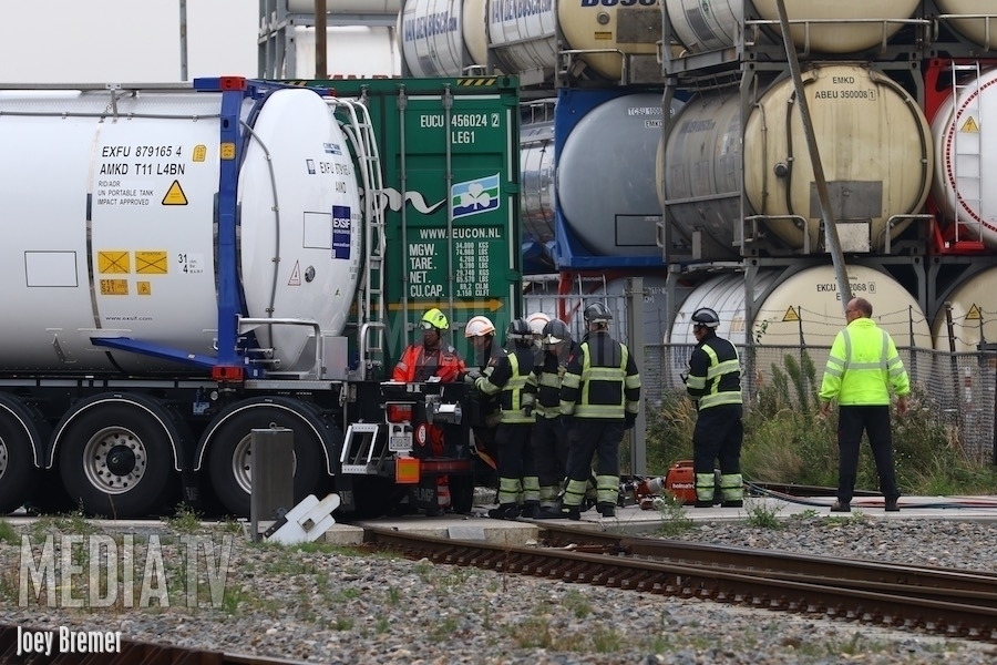 Zwaar ongeval goederentrein met vrachtwagen op Butaanweg Pernis (video)