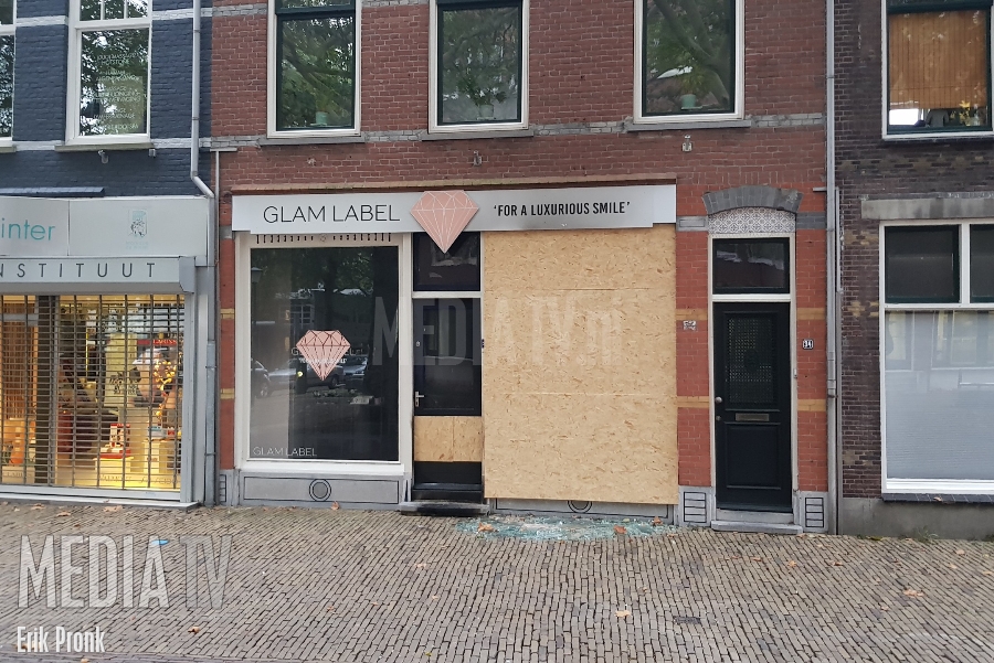 Schade na brand in winkel Waalstraat Vlaardingen