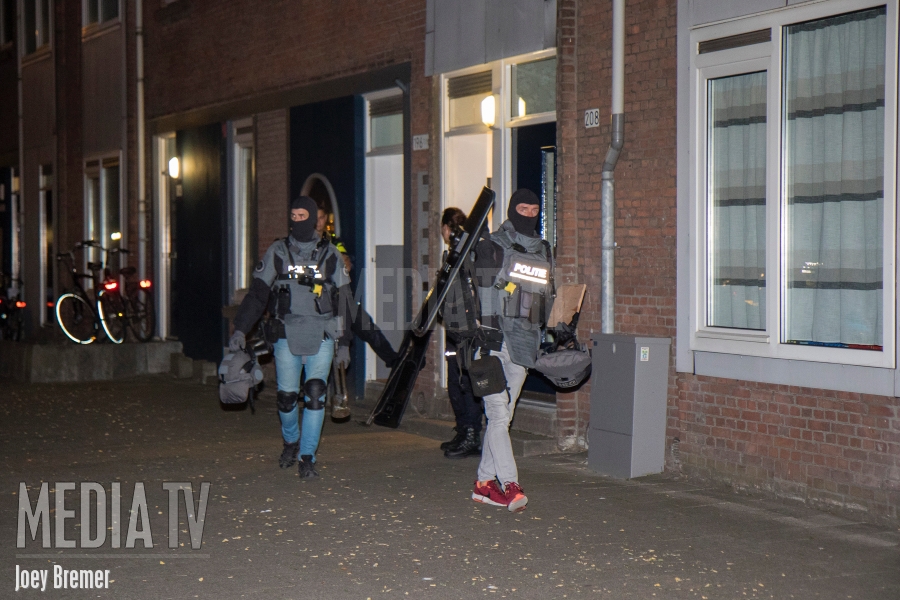 Arrestatieteam valt woning binnen Bilderdijkstraat Rotterdam