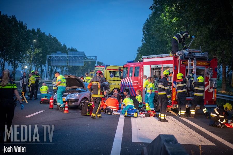 2 doden en zwaargewonde bij verkeersongeval A44 Nieuw-Vennep (video)