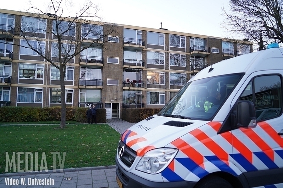 Overleden vrouw aangetroffen in woning Luntershoek Rotterdam (video)
