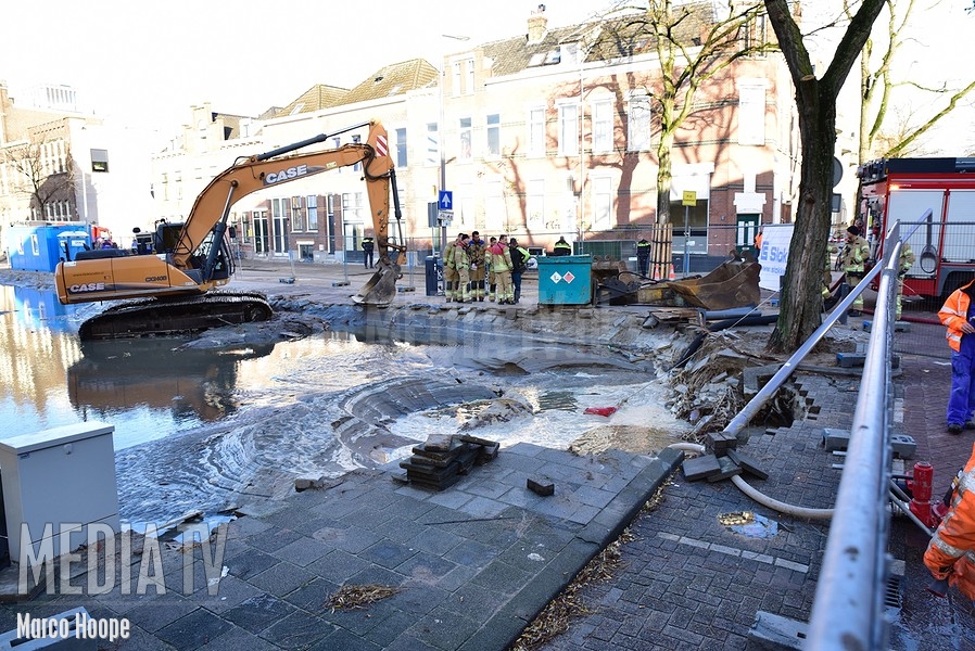 400 woningen zonder water door gesprongen waterleiding Bloklandstraat Rotterdam