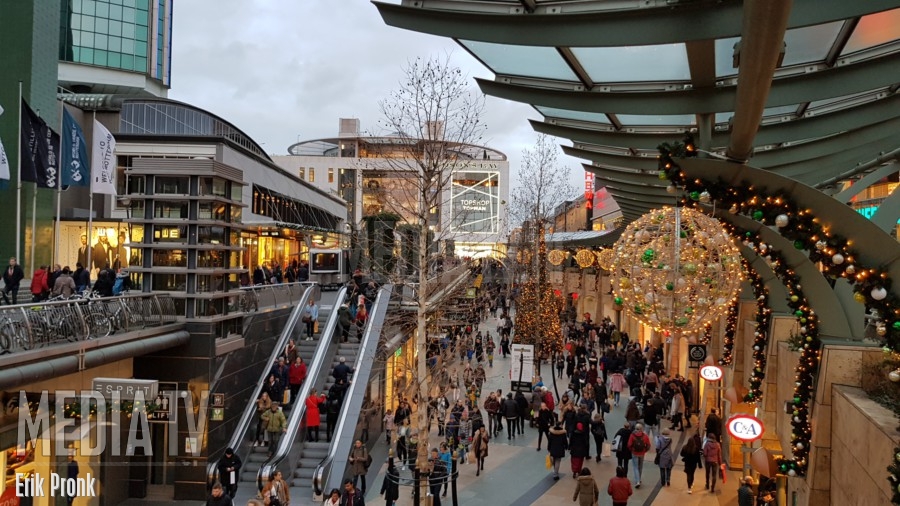 Drukte in Rotterdamse binnenstad voor kerstcadeautjes (video)