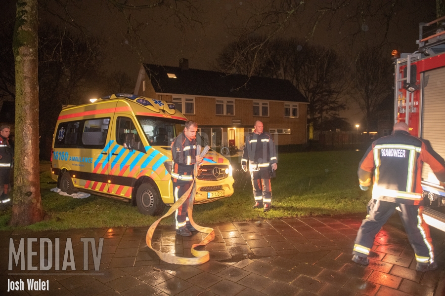 Ambulance vast in grasveld Alphen aan den Rijn