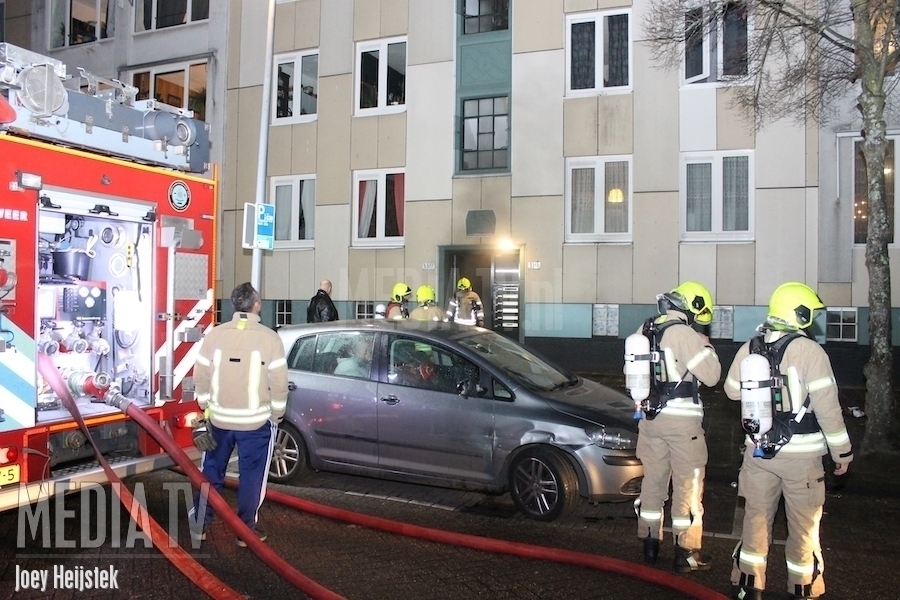Felle brand in portiek van flat Speelmanstraat Rotterdam