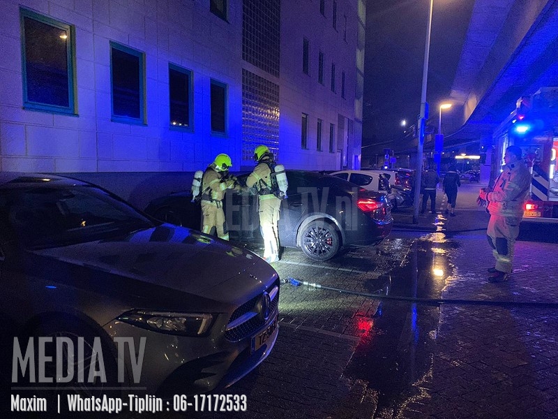Auto loopt forse schade op door brand Zuidplein Rotterdam
