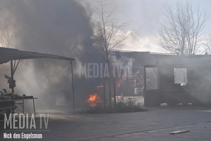 Viskraam gaat in vlammen op in Hendrik-Ido-Ambacht