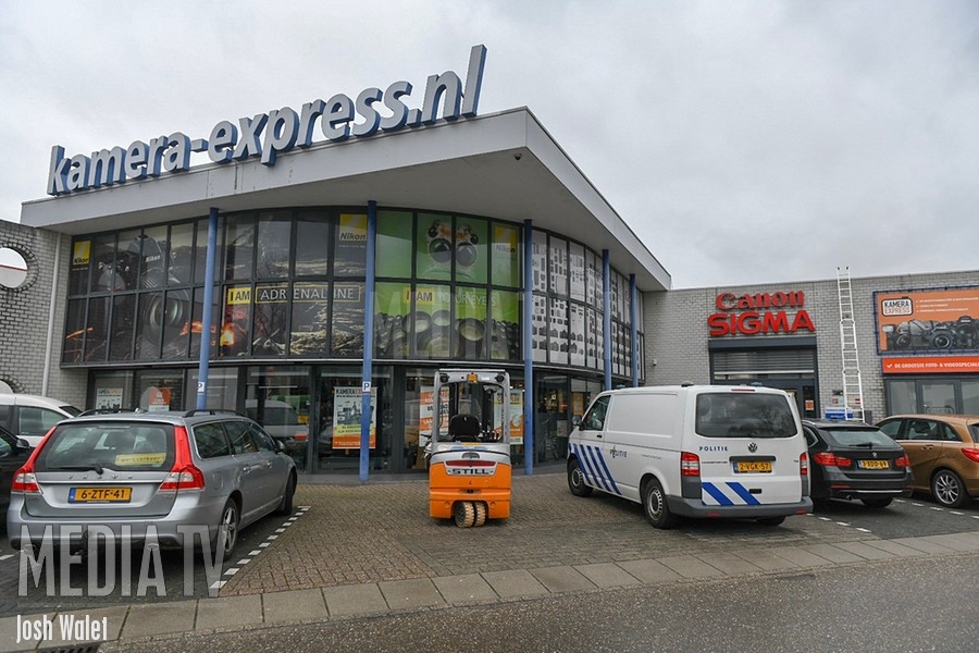 Politie onderzoekt inbraak bij Kamera Express Capelle aan den IJssel