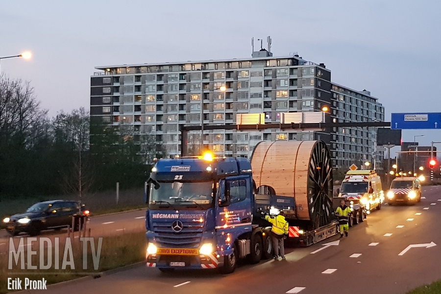 Exceptioneel transport tussen Vlaardingen en Schiedam (video)