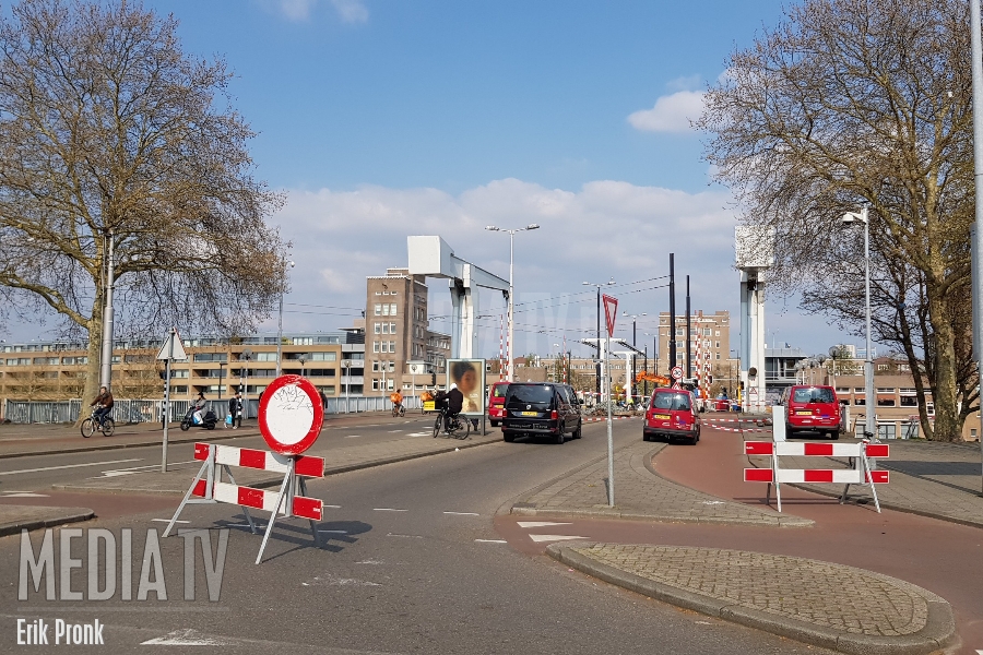 Stremming door vervangen tramspoor Mathenesserbrug Rotterdam (video)