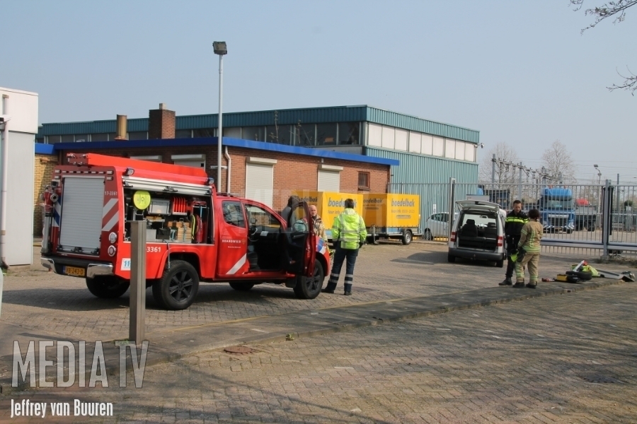 Brandweer uren bezig met CNG-lekkage uit auto Molenvliet Rotterdam
