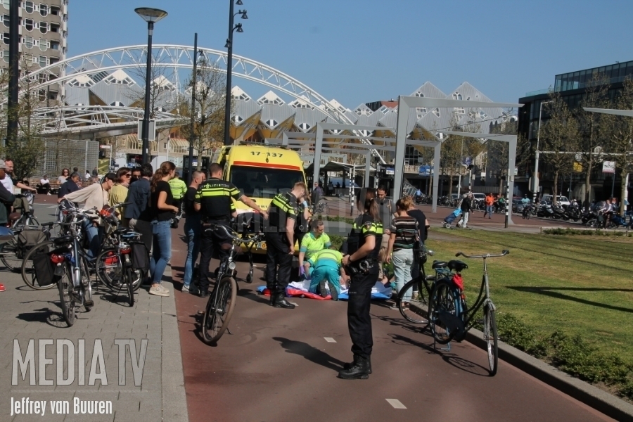 Fietser gewond na aanrijding op fietspad Blaak Rotterdam
