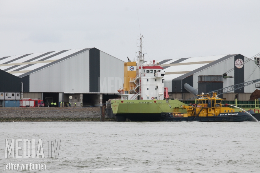 Veenbrand onder transportband bij bedrijf Nieuwe Waterwegstraat Schiedam