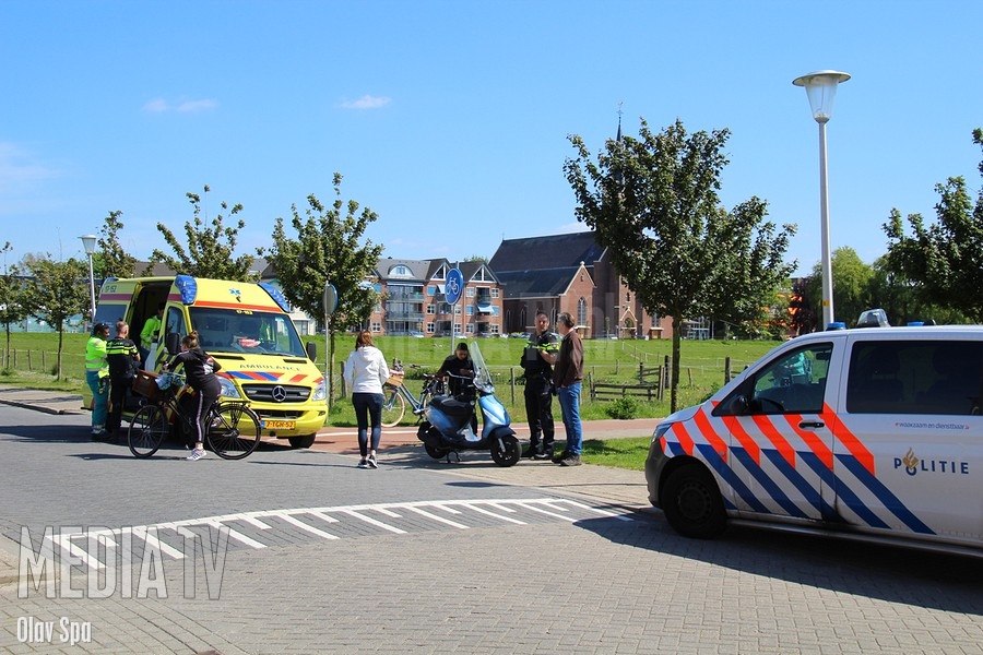 Aanrijding tussen auto en scooter Naardermeerstraat Berkel en Rodenrijs