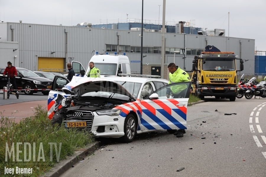 Politiewagen crasht tijdens achtervolging in Hendrik-Ido-Ambacht (video)