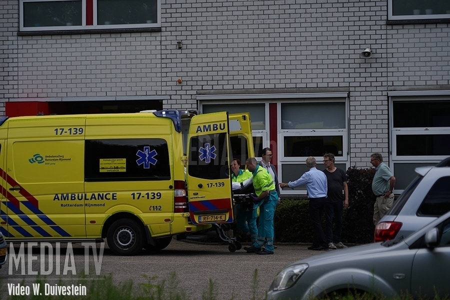 Gewonde bij steekpartij op Wartburg college Rotterdam Ommoord (video)