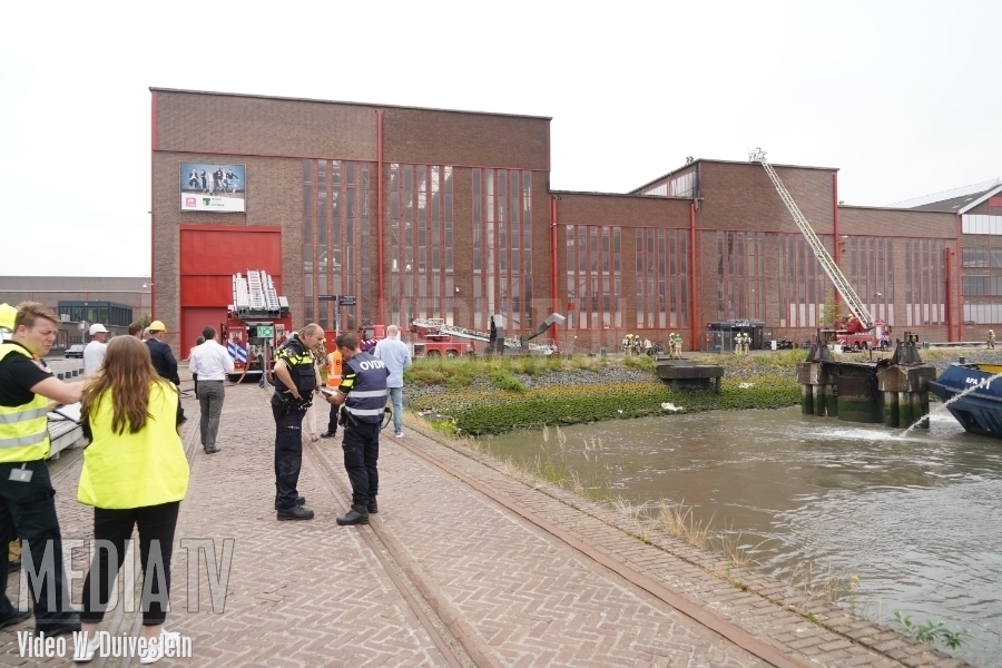 Flinke brand in dak van Hogeschool Rotterdam RDM-Kade (video)