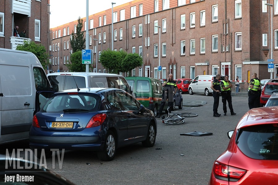 Politie schiet op auto na inrijden op agent Brederodestraat Rotterdam