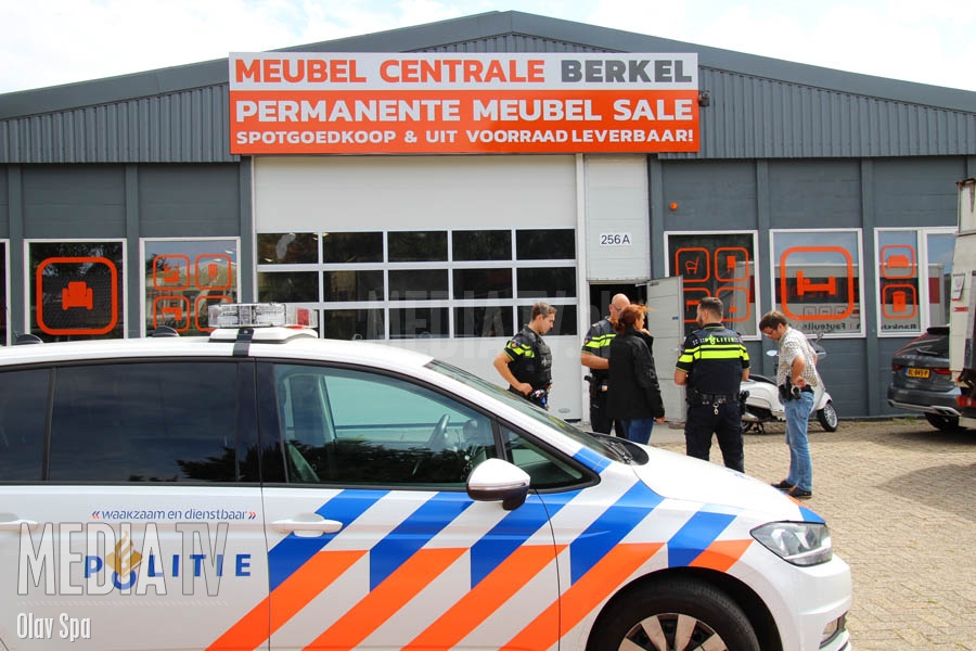 Politie doet onderzoek bij bedrijfspand Noordeindseweg Berkel en Rodenrijs