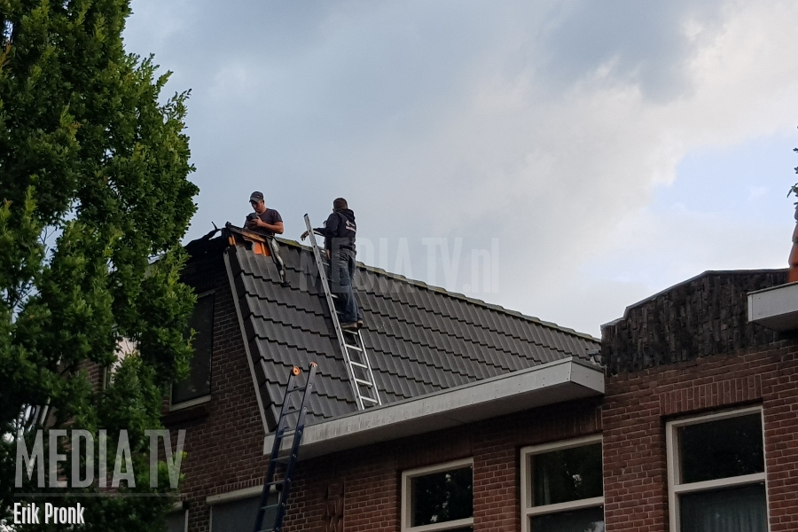 Schade aan woning door blikseminslag Van Schravendijkplein Vlaardingen