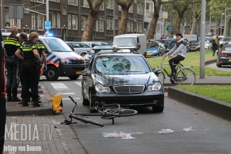Fietser gewond na aanrijding met auto Dordtselaan Rotterdam