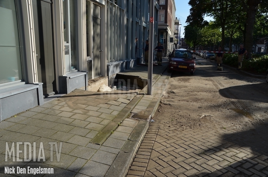 Sinkhole voor entree woonblok Burgemeester Hoffmanplein Rotterdam