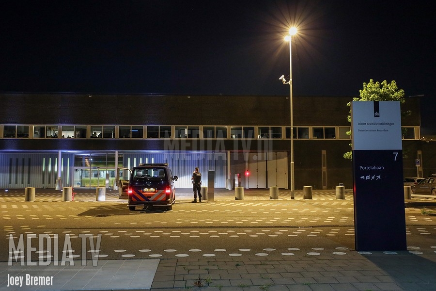 Zoekactie na ontsnapping uit detentiecentrum Portelabaan Rotterdam