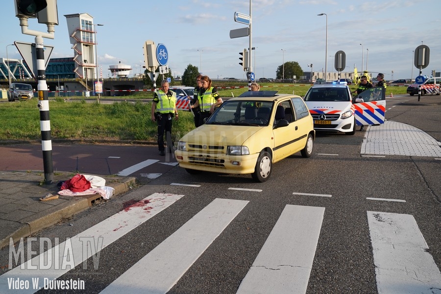 Man en vrouw op scooter gewond na aanrijding met auto Ketensedijk Capelle aan den IJssel