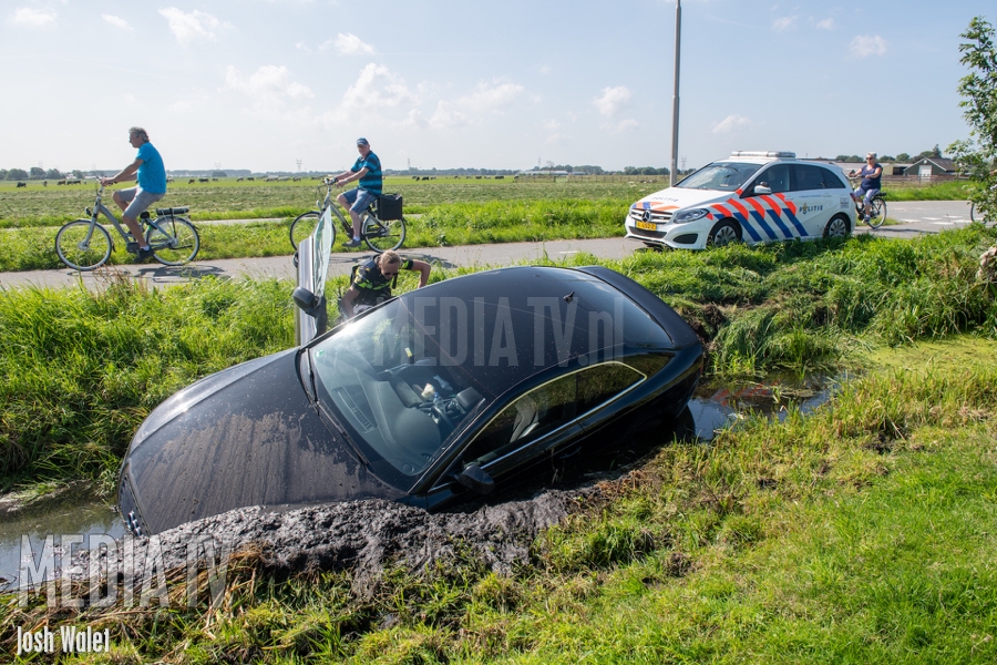 Wilde achtervolging eindigt met crash in Oud Ade (video)