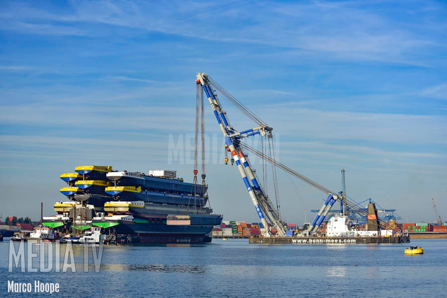 Casco's gelost in Rotterdamse Waalhaven