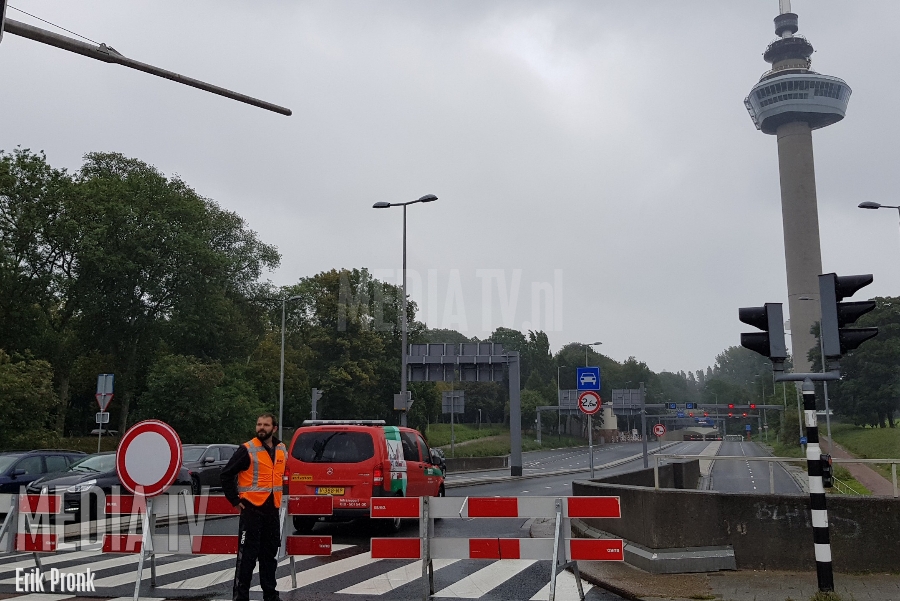 Drukte door gedeeltelijke afsluiting Maastunnel Rotterdam 