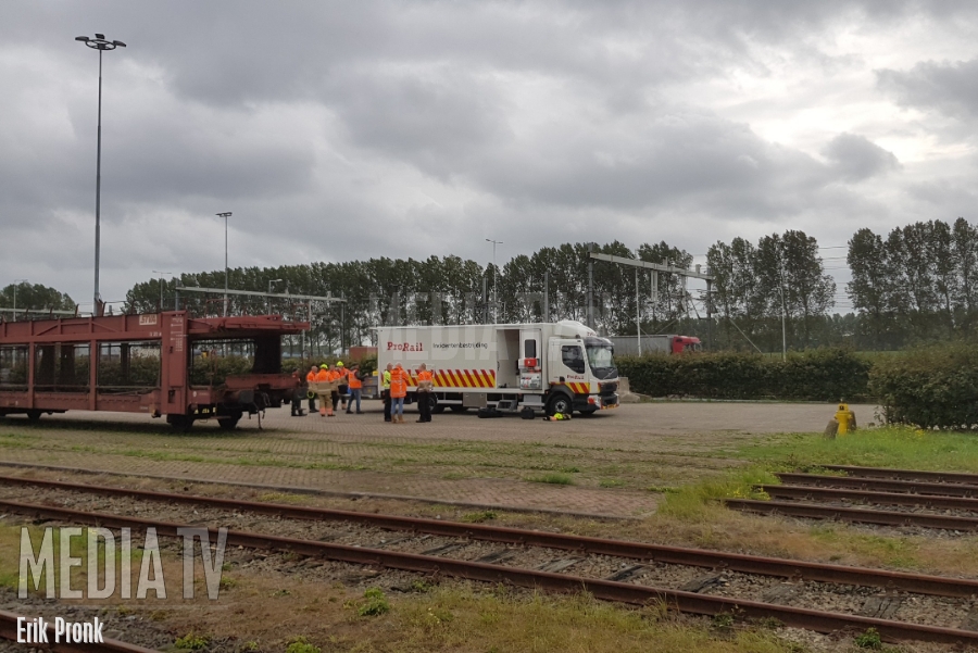 Hulpdiensten uitgerukt voor lekkende ketelwagon Botlekweg Rotterdam