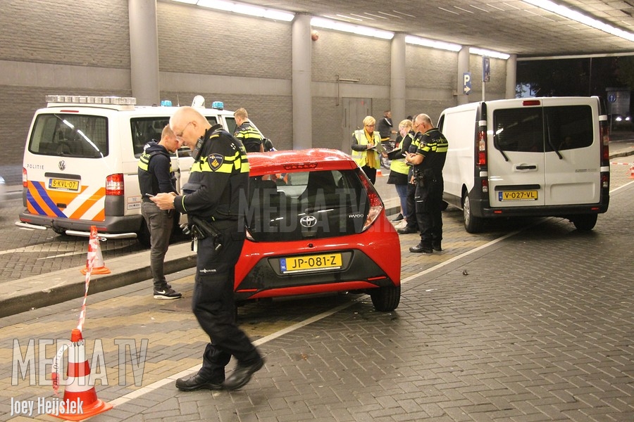 13 auto's en vuurwapen in beslag genomen tijdens controles in Rotterdam