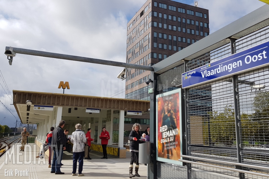 Belangstellenden nemen kijkje bij metro Hoekse Lijn (video)