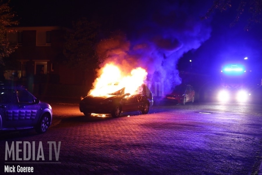 Auto in brand door technisch mankement Ridderkerk