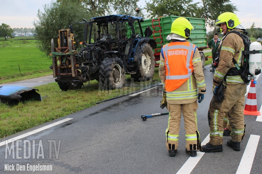 Cabine van tractor volledig in brand N218 Zwartewaal