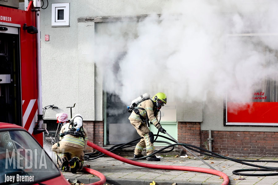 Meerdere personen gered bij brand Lorentzlaan Schiedam (video)