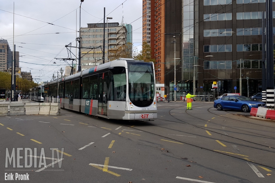 Tram maakt noodstop door veranderde verkeerssituatie Churchillplein Rotterdam