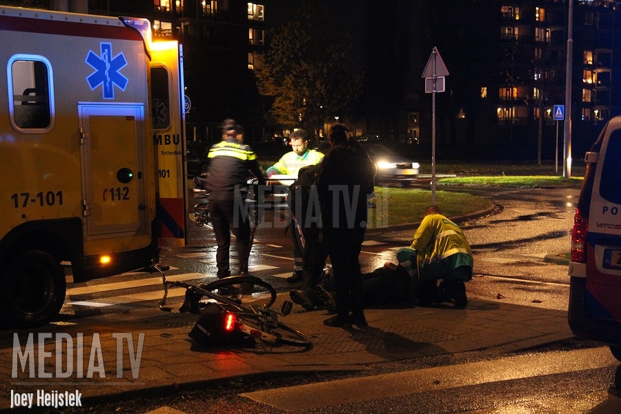 Fietser gewond na aanrijding auto Nancy Zeelenbergsingel Rotterdam