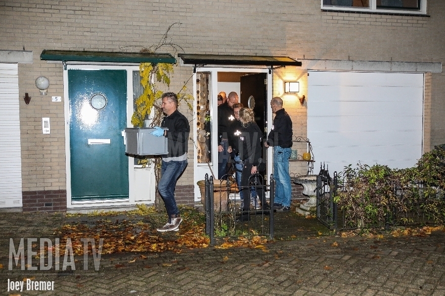Politie valt woning binnen Koolwitjehof Schiedam